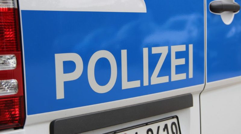 Polizei von Andreas Hell - Völklingen im Wandel ist lizenziert unter einer Creative Commons Namensnennung - Weitergabe unter gleichen Bedingungen 4.0 International Lizenz.