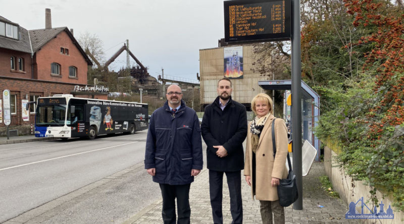 v.l.n.r.: Thorsten Gundacker-Dollak, Geschäftsführer der Völklinger Verkehrsbetriebe GmbH, Julian Wollscheidt, Geschäftsführer der Stadtwerke Völklingen Holding GmbH und Oberbürgermeisterin der Stadt Völklingen Christian Blatt (Foto: Stadtwerke)