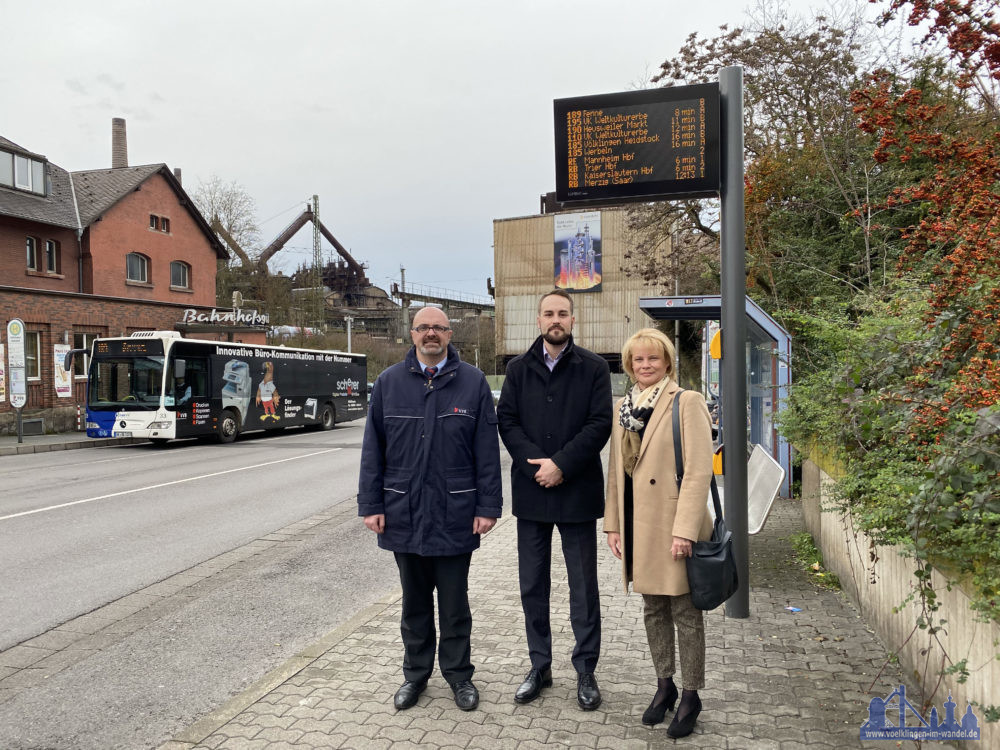 v.l.n.r.: Thorsten Gundacker-Dollak, Geschäftsführer der Völklinger Verkehrsbetriebe GmbH, Julian Wollscheidt, Geschäftsführer der Stadtwerke Völklingen Holding GmbH und Oberbürgermeisterin der Stadt Völklingen Christian Blatt (Foto: Stadtwerke)