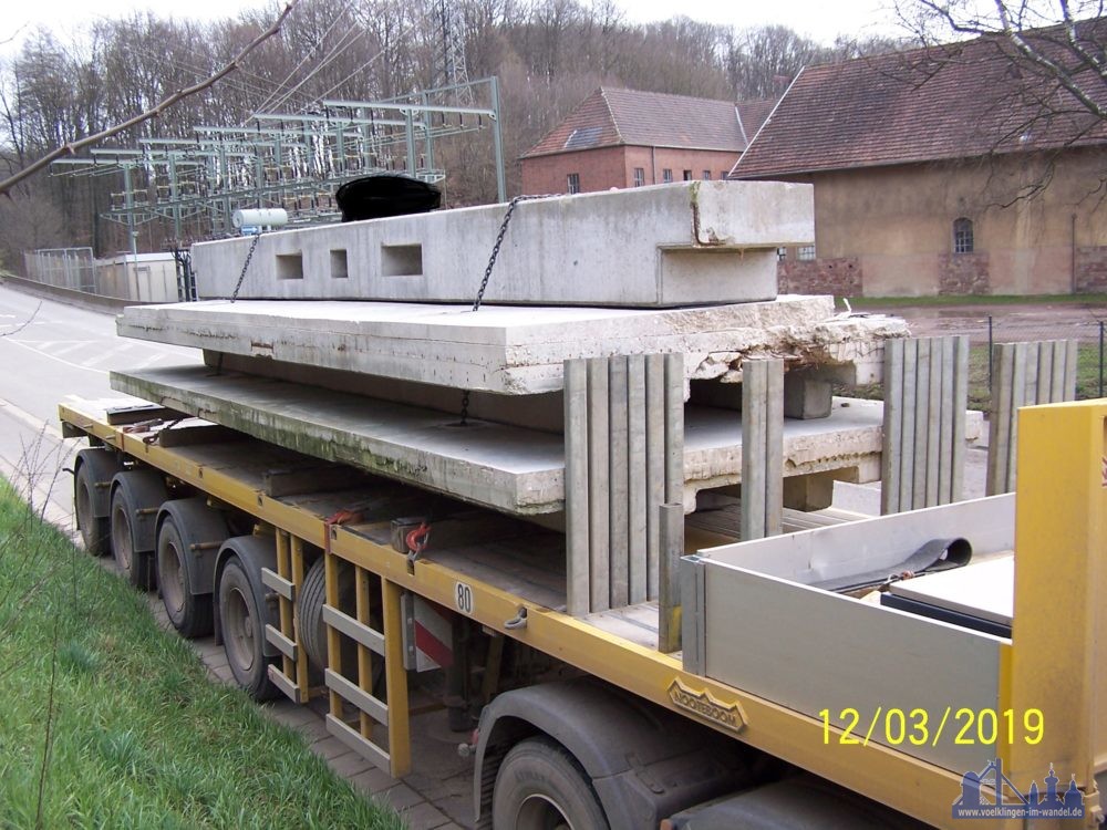 Gefährlicher Transport von Stahlbetonplatten Foto: Polizei des Saarlandes