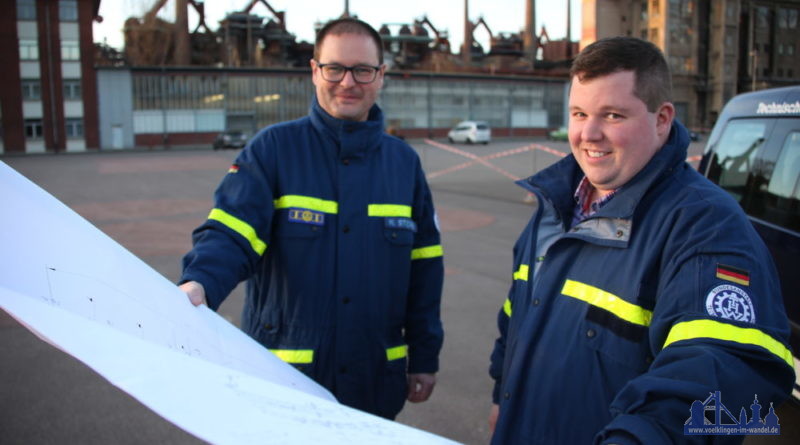 (von links nach rechts) Maik Sticher (Ortsbeauftragter) und Erik Meisberger (Landesjugendleiter) machen den Plan für das Landesjugendlager. 500 Teilnehmer werden auf dem großen Platz den Weltkulturerbes Völklinger Hütte Platz finden. (Foto: THW)