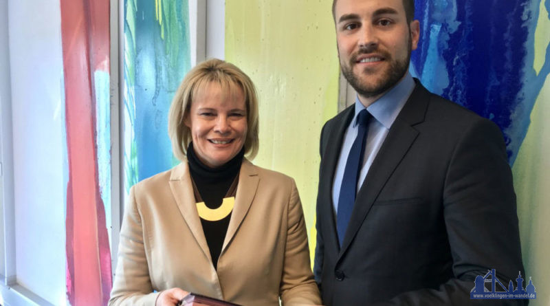 Julian Wollscheidt, neuer Geschäftsführer der Stadtwerke Völklingen Holding GmbH gemeinsam mit Oberbürgermeisterin Christiane Blatt als Vertretrin der Gesellschafterin Stadt Völklingen Fotonachweis: Stadt Völklingen / Lars Hüsslein