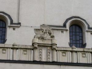 Details an der Kirchenfassade (Foto: Hell)