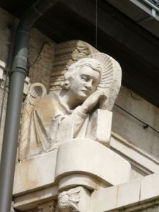 Details an der Kirchenfassade (Foto: Hell)