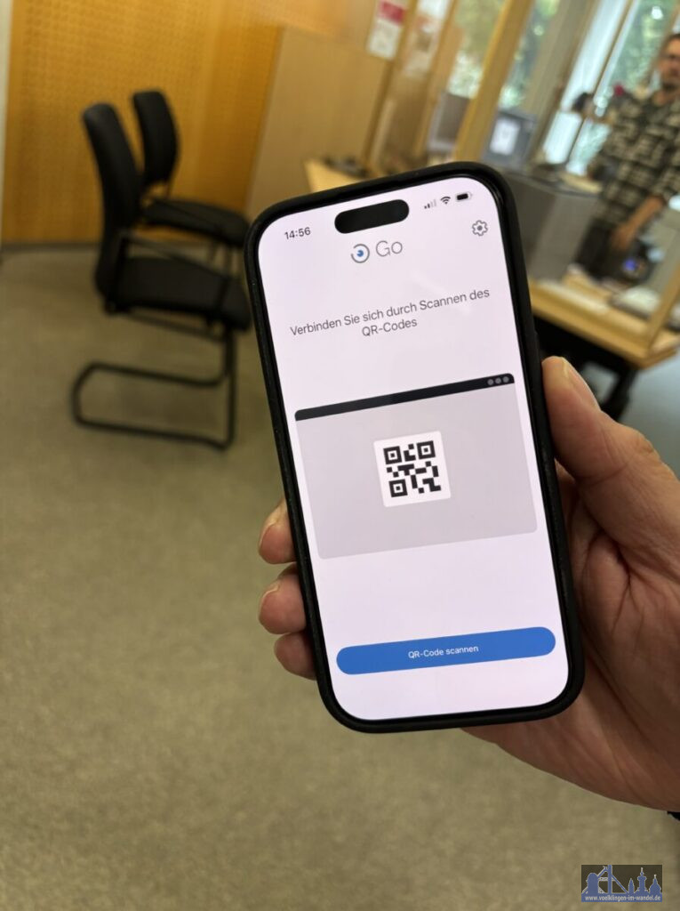 Die Foto-App "Biometric Go" auf einem der ausschließlich für die Passfoto-Aufnahme eingerichteten Smartphones. Foto: Stadt