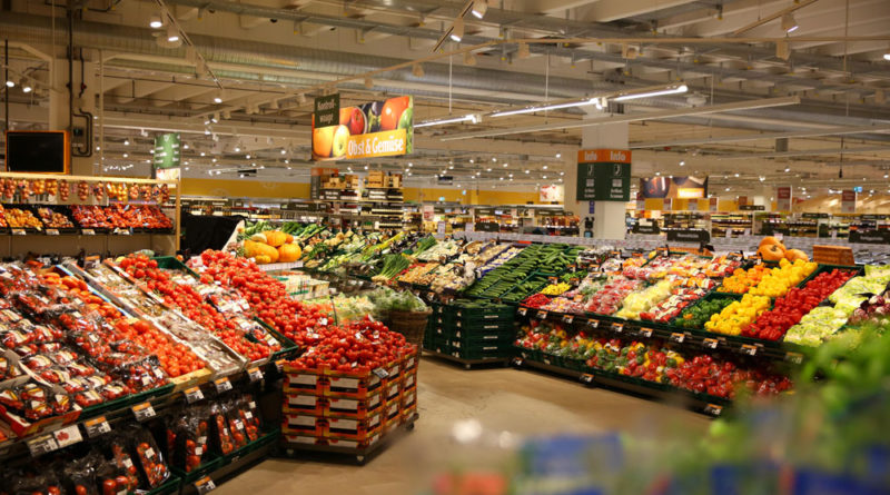 : Bis zu zweimal täglich werden die 46 deutschen Globus SB-Warenhäuser mit frischem Obst und Gemüse beliefert. (Bildnachweis: Globus SB-Warenhaus)