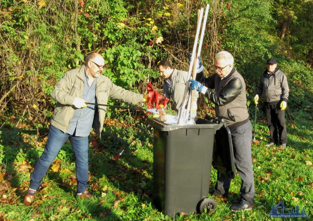 Aktion Saubere Stadt: Syrische Immigranten helfen Bürgerpark in Völklingen zu reinigen (Foto: Stadt VKL)