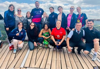 Die kosovarische Frauenfußballmannschaft der Special Olympics Nationale Spiele 2026 mit Trainer- und Betreuerteam beim Besuch des Baumwipfelpfads an der Saarschleife Bild: Stadt Völklingen