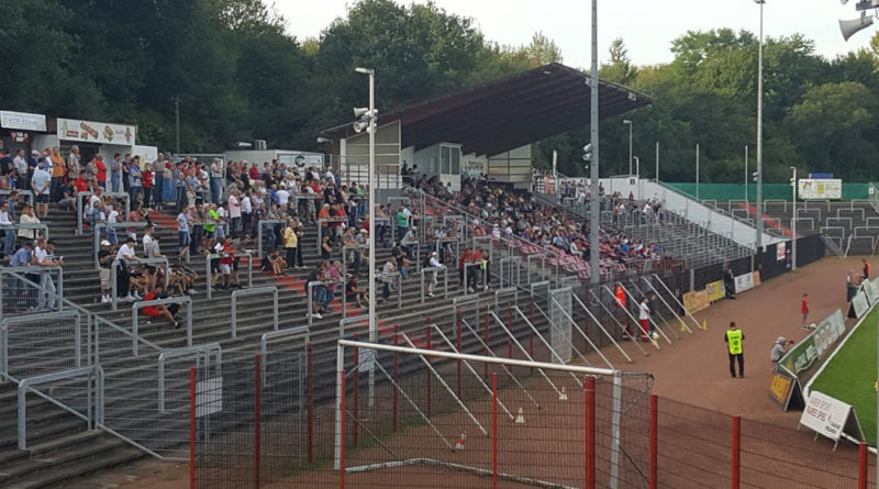 Nur rund 750 Zuschauer wollten den SVR gegen die Zweite des VfB Stuttgart spielen sehen (Leserfoto)