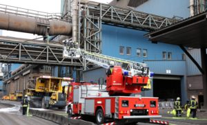 Voller Einsatz bei der Jahreshauptübung am Stahlwerk Völklingen (Foto: Saarstahl AG)