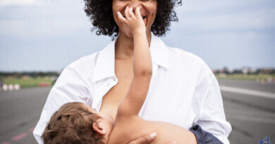Ausstellung „Normalnichtlangzeit“: Intime Einblicke in selbstbestimmtes Stillen Bild: Sina Giencke Fotografie