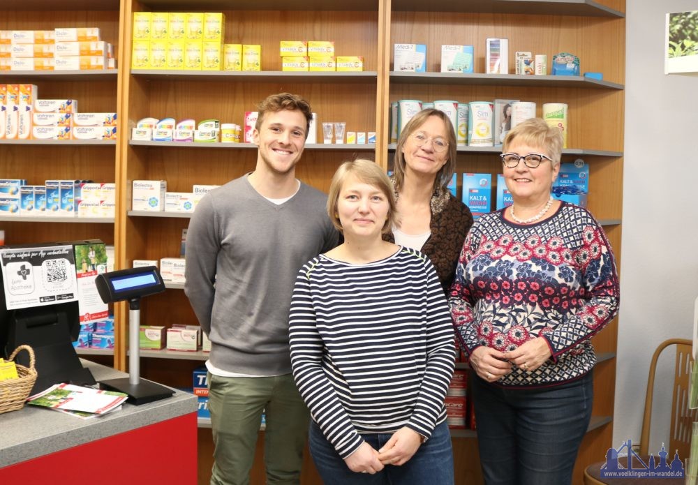 BU: Claudia Berger (re) unterstützt Wohnungslose in Völklingen. Mit Sigrun Krack, Sabrina Sofka-Hell und Anreas Meier (v.re). Foto: Diakonie Saar/ Paulus