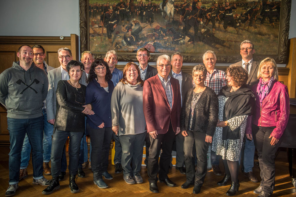Oberbürgermeister Klaus Lorig hat im Festsaal des Alten Rathauses 25 städtische Mitarbeiterinnen und Mitarbeiter für ihre langjährige Arbeit in der Stadtverwaltung geehrt (Foto: Stadt VKL)