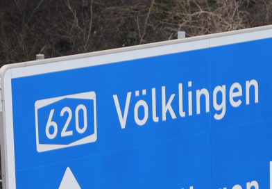 "A620 bei Völklingen" von www.voelklingen-im-wandel.de ist lizenziert unter einer Creative Commons Namensnennung 4.0 International Lizenz.