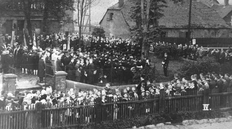 Die Gemeinde traf sich zum Abschied an der alten Martinskirche.