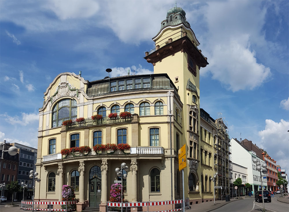 Die Fassade des Alten Rathauses pröckelt (Foto: Hell)