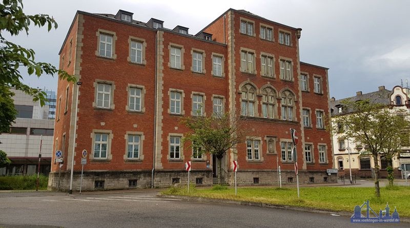 Das Amtsgericht Völklingen: Seit 1893 ist der Sitz des Gerichtes an dieser Stelle. 1993 wurde das Gebäude komplett renoviert. (Foto: Hell 2016)