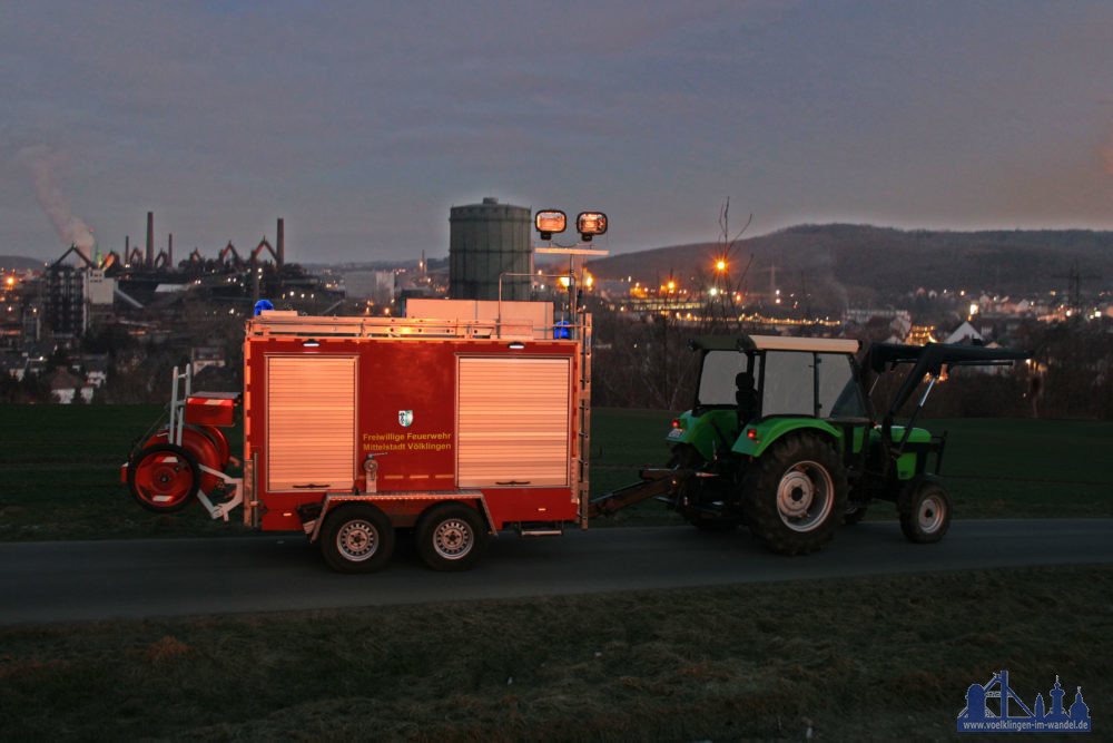 Der Versuchs-FWWA mit Deutz-Zugfahrzeug beim Fotoshooting vor Völklingen (Foto: Hell)