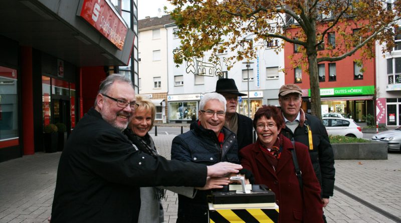 Auf Knopfdruck geht das Licht an: Die Weihnachtsbeleuchtung gehört in Völklingen nun wieder zum festen Programm (Foto: Stadt VKL)