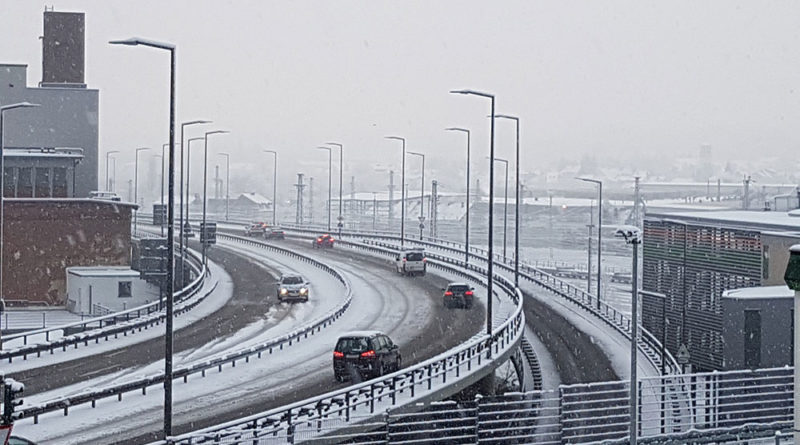 Auf der B51 ging es nur im Schneckentempo voran (Foto: Hell)