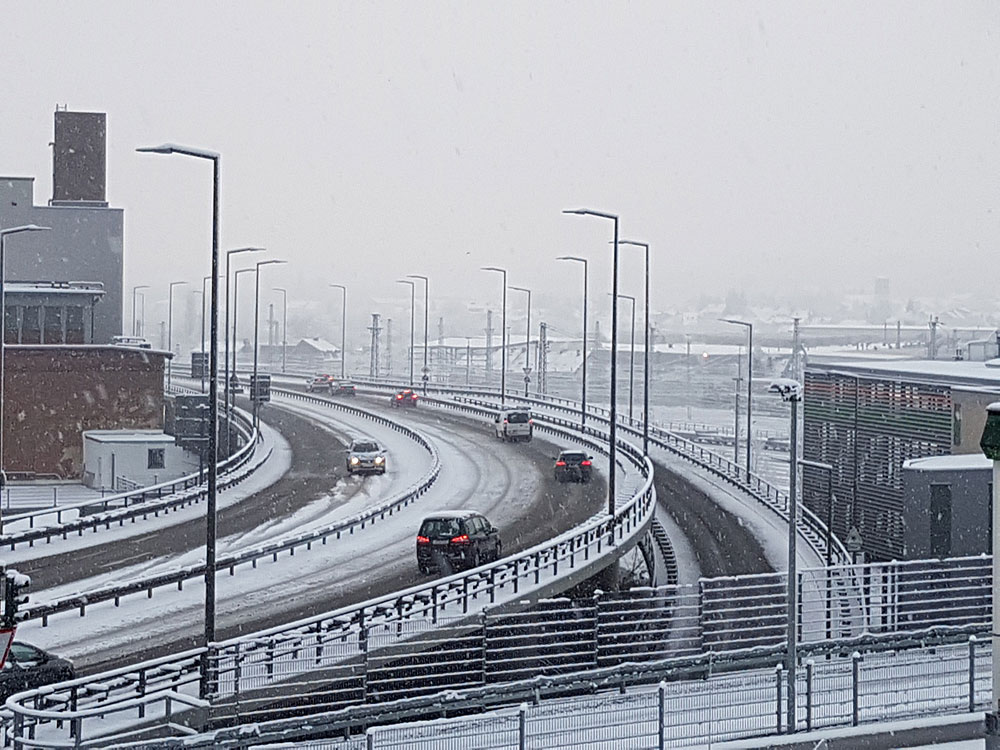 Auf der B51 ging es nur im Schneckentempo voran (Foto: Hell)