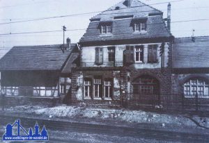 Sicht von den Gleisen auf den Bahnhof Wehrden