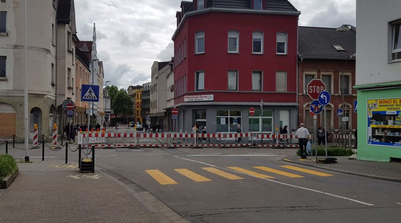 Die mittlere Poststraße bleibt vorerst gesperrt, die Hofstattstraße nur in eine Richtung passierbar (Foto: Hell)