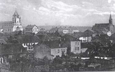 Der Ort Lauterbach um 1912. Das Foto zeigt den Warndtdom und seinen Vorgängerbau. © http://www.warndtdom.de