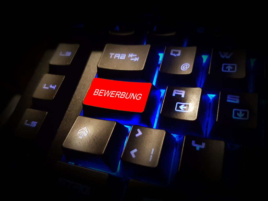 Symbolfoto: "Bewerbung" (Andreas Hell, Dieses Werk ist lizenziert unter einer Creative Commons Namensnennung - Nicht-kommerziell - Weitergabe unter gleichen Bedingungen 4.0 International Lizenz.)