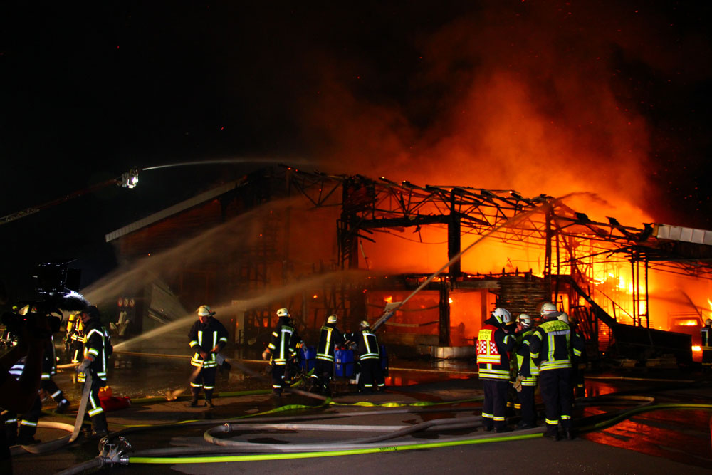 Die Halle brannte ab (Foto: Hell)