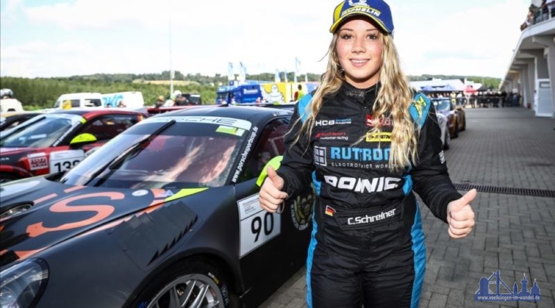 Freude bei Carrie Schreiner über ihren Sieg und das erfolgreiche Wochenende (Foto: Team Herberth Motorsport)