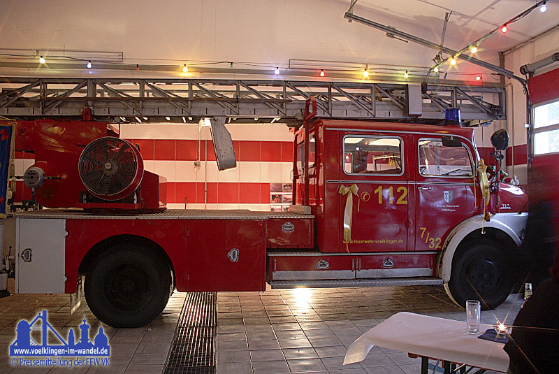 Die liebevoll Oma genannte Drehleiter im Ludweiler Gerätehaus © FFw Völklingen - Pressemitt.