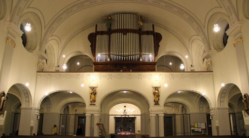 Der Innenraum von Sankt Eligius nach den Renovierungsarbeiten, Blick auf die Orgel (Foto: Hell)