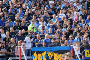 ... zittern und schreien die FCS Fans ihr Team nochmal nach vorn. (Foto: Hell)