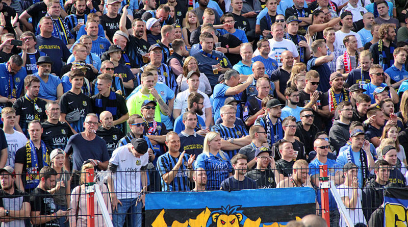 ... zittern und schreien die FCS Fans ihr Team nochmal nach vorn. (Foto: Hell)