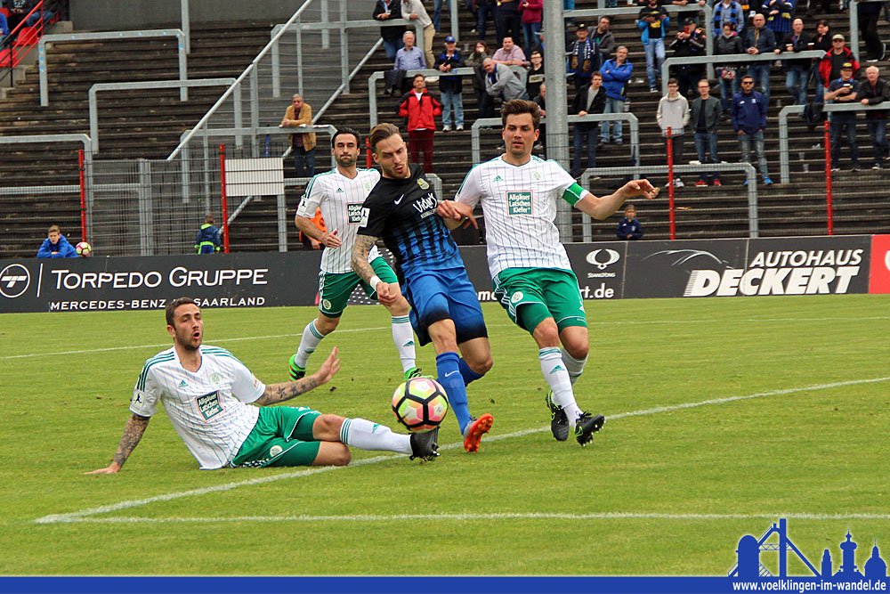 Auch FCS Top-Stürmer Schmidt fehlte es am letzten Schritt (Foto: Hell)