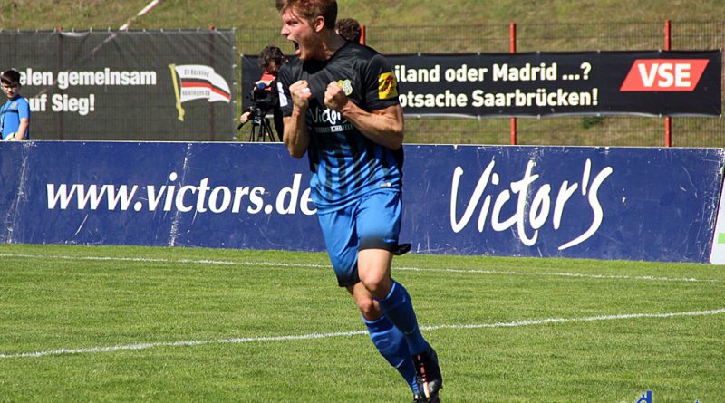 Kevin Behrens ist anzusehen wie wichtig der Ausgleich war (Foto: Hell)