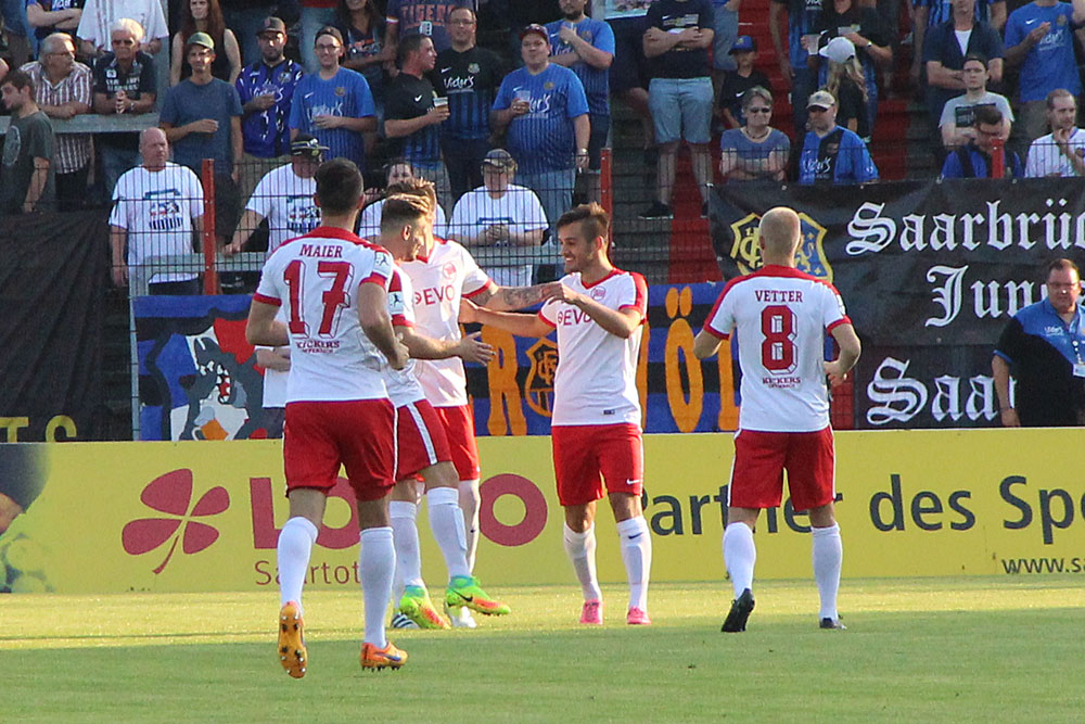 Zunächst jubeln die Gäste: 0:1 für den OFC (Foto: Hell)
