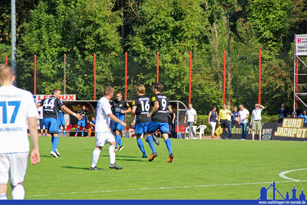 Verhaltener Jubel zum 1:0: Die Spieler wussten, dass bisdahin schon viel mehr drin war. (Foto: Hell)