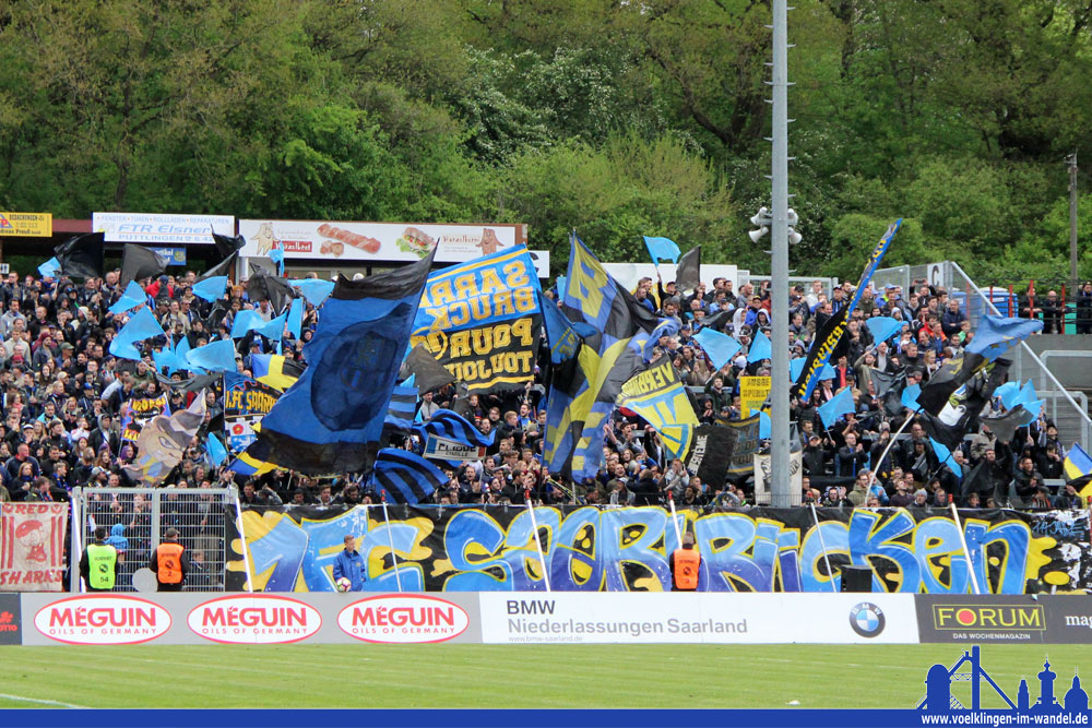 Die FCS-Fans zeigten ihre Fahnen: Tolle Stimmung auf den Tribünen! (Foto: Hell)