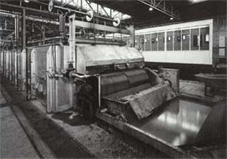 Einblick in die Federfabrik, 1965 erbaut. (Quelle: Saarstahl AG)