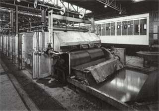 Einblick in die Federfabrik, 1965 erbaut. (Quelle: Saarstahl AG)