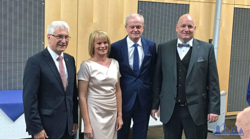 V.l.n.r.: Der scheidende Oberbürgermeister Klaus Lorig neben Nachfolgerin Christiane Blatt, und Wolfgang Bintz neben seinem Nachfolger Christof Sellen (Foto: Rabel)