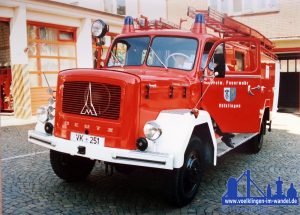 Das Fahrzeug bei einem Fototermin 1995