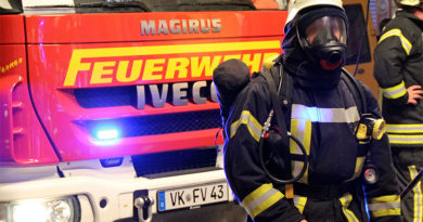 Erneut brennen Altpapiercontainer in Völklingen Die Feuerwehr im Einsatz (Symbolfoto: Hell)