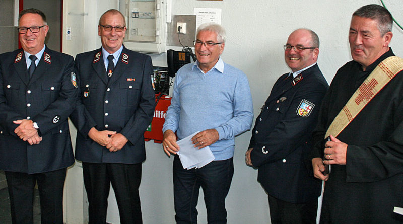 Einweihung durch Oberbürgermeister: Feuerwehrgerätehaus Wehrden wurde erweitert (Foto: Stadt VKL)