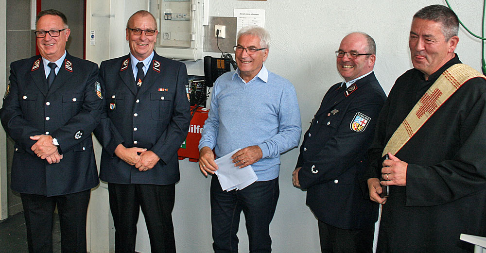 Einweihung durch Oberbürgermeister: Feuerwehrgerätehaus Wehrden wurde erweitert (Foto: Stadt VKL)