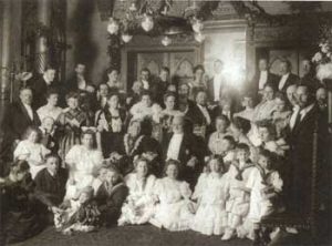 Goldene Hochzeit von Carl und Alwine Röchling 1907. Quelle: Die Gründerfamilie Röchling