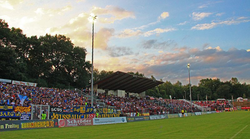 Am Freitag, den 26.08.2016 kommt es wieder zu einem Flutlichtspiel des 1. FC Saarbrücken im Völklinger Hermann-Neuberger-Stadion (Foto: Hell)