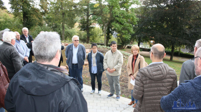 Oberbürgermeisterin Christiane Blatt hat den neu gestalteten Hugenottenfriedhof in Ludweiler offiziell wiedereröffnet. (Foto: Grieger)